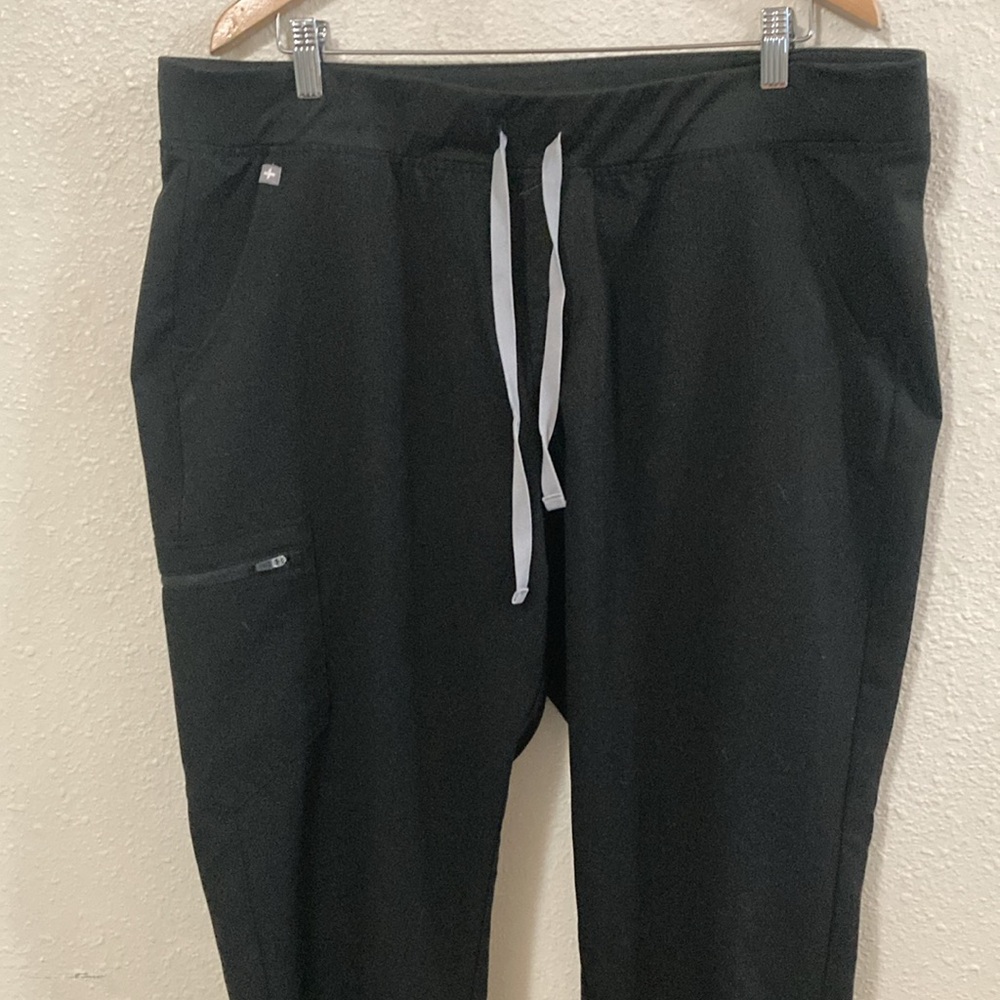 Figs Black Jogger Scrub Pants - Picture 11 of 16